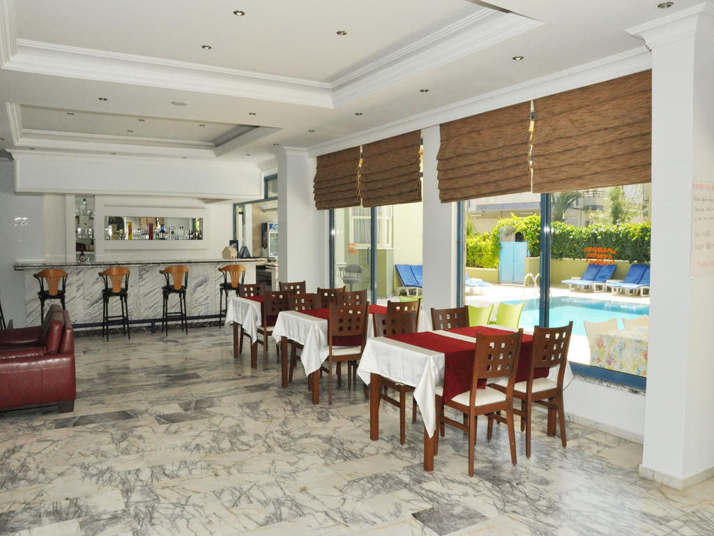 Apartahotel Almera 5*